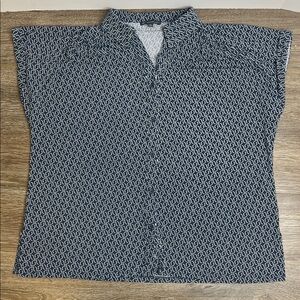 Adrianna Papell Navy & White Patterned Blouse – Split Neck Top Size XL